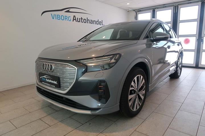 Grå Audi Q4 e-tron fra 2022 set udefra