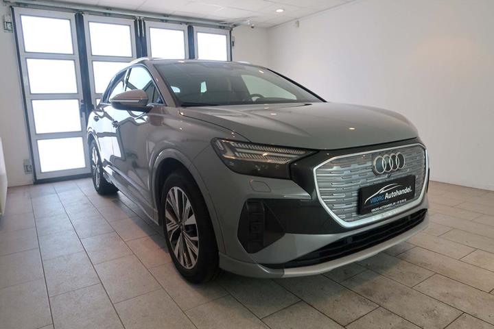 Grå Audi Q4 e-tron fra 2022 set udefra