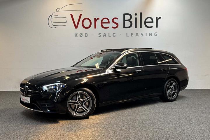 Sort Mercedes E300 de fra 2020 set udefra