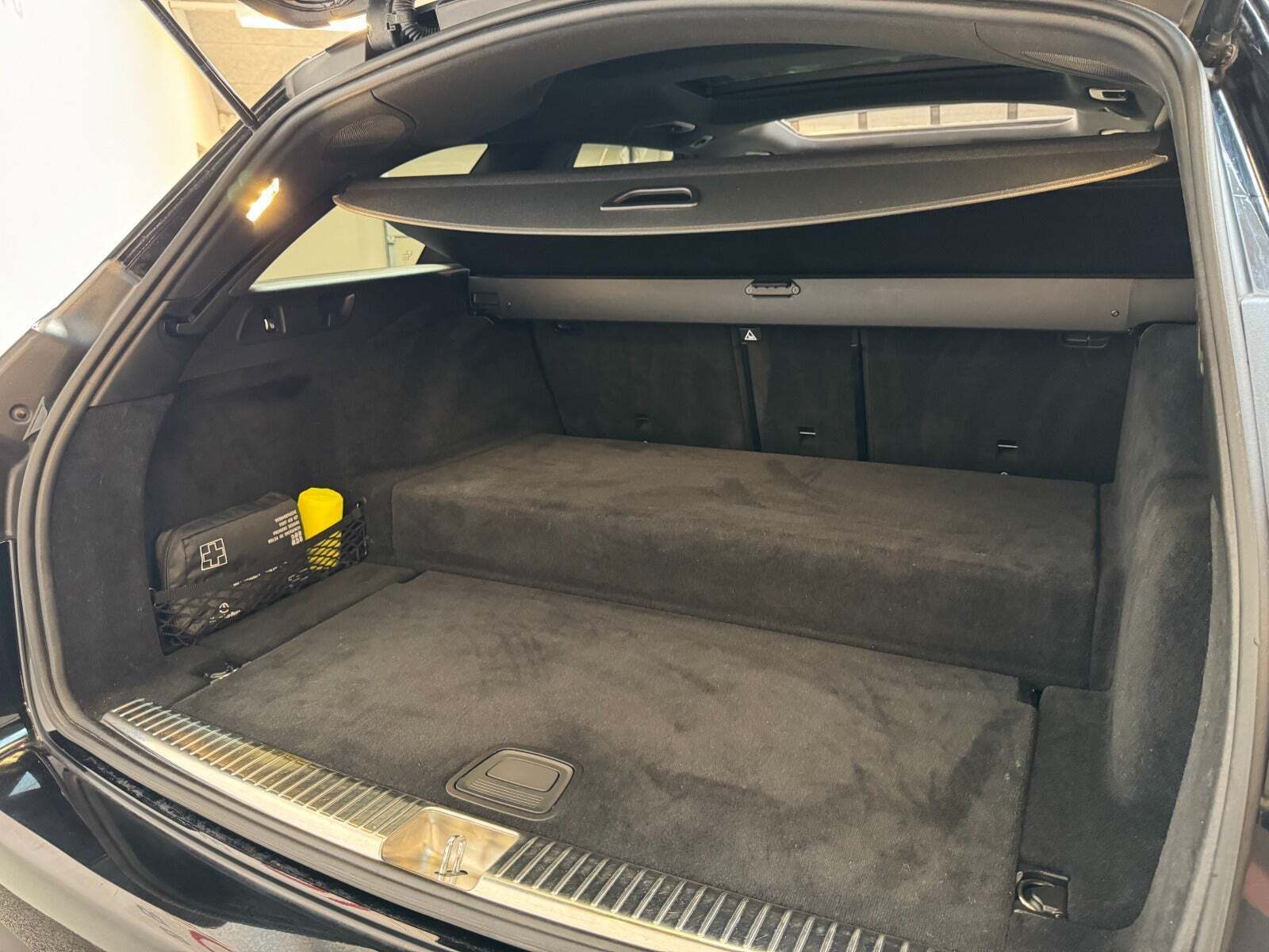 Sort Mercedes E300 de fra 2020