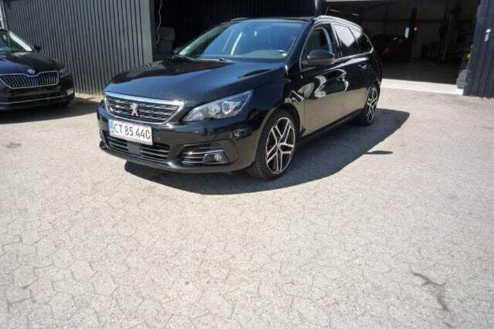 Sort Peugeot 308 fra 2019 set udefra
