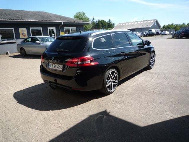 Sort Peugeot 308 fra 2019