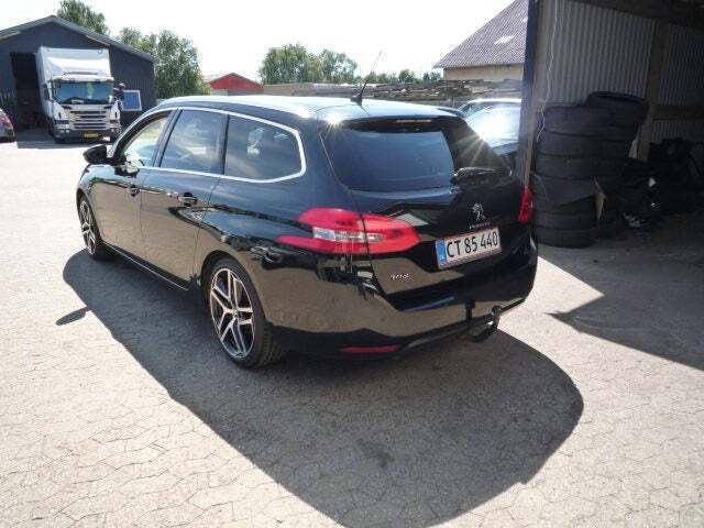 Sort Peugeot 308 fra 2019