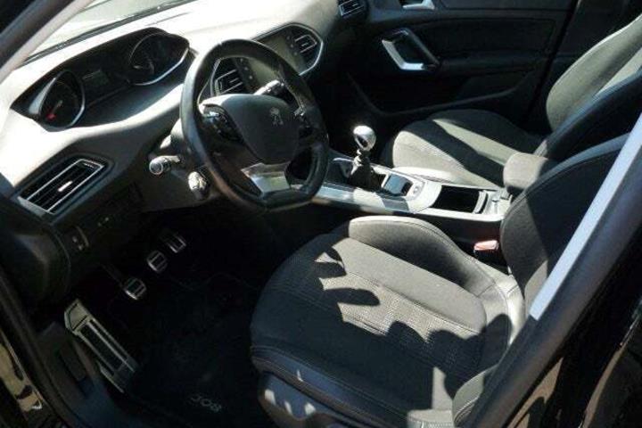 Sort Peugeot 308 fra 2019