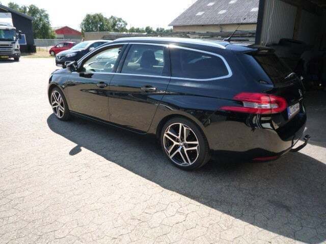 Sort Peugeot 308 fra 2019