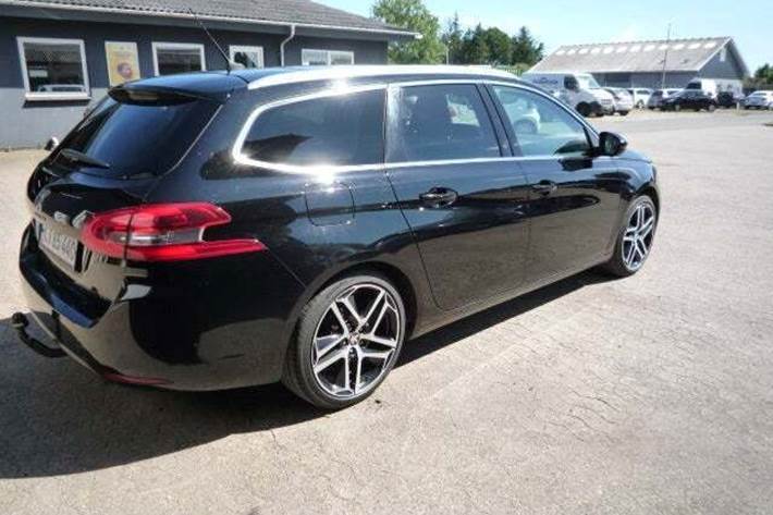 Sort Peugeot 308 fra 2019
