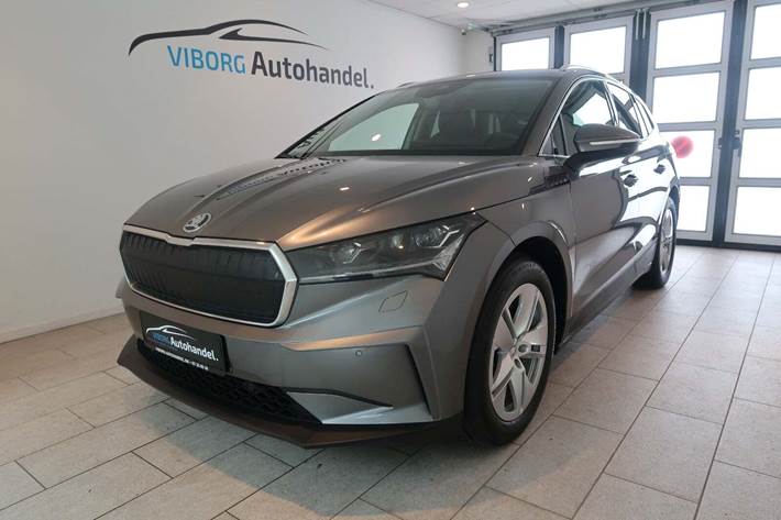 Grå Skoda Enyaq fra 2022 set udefra