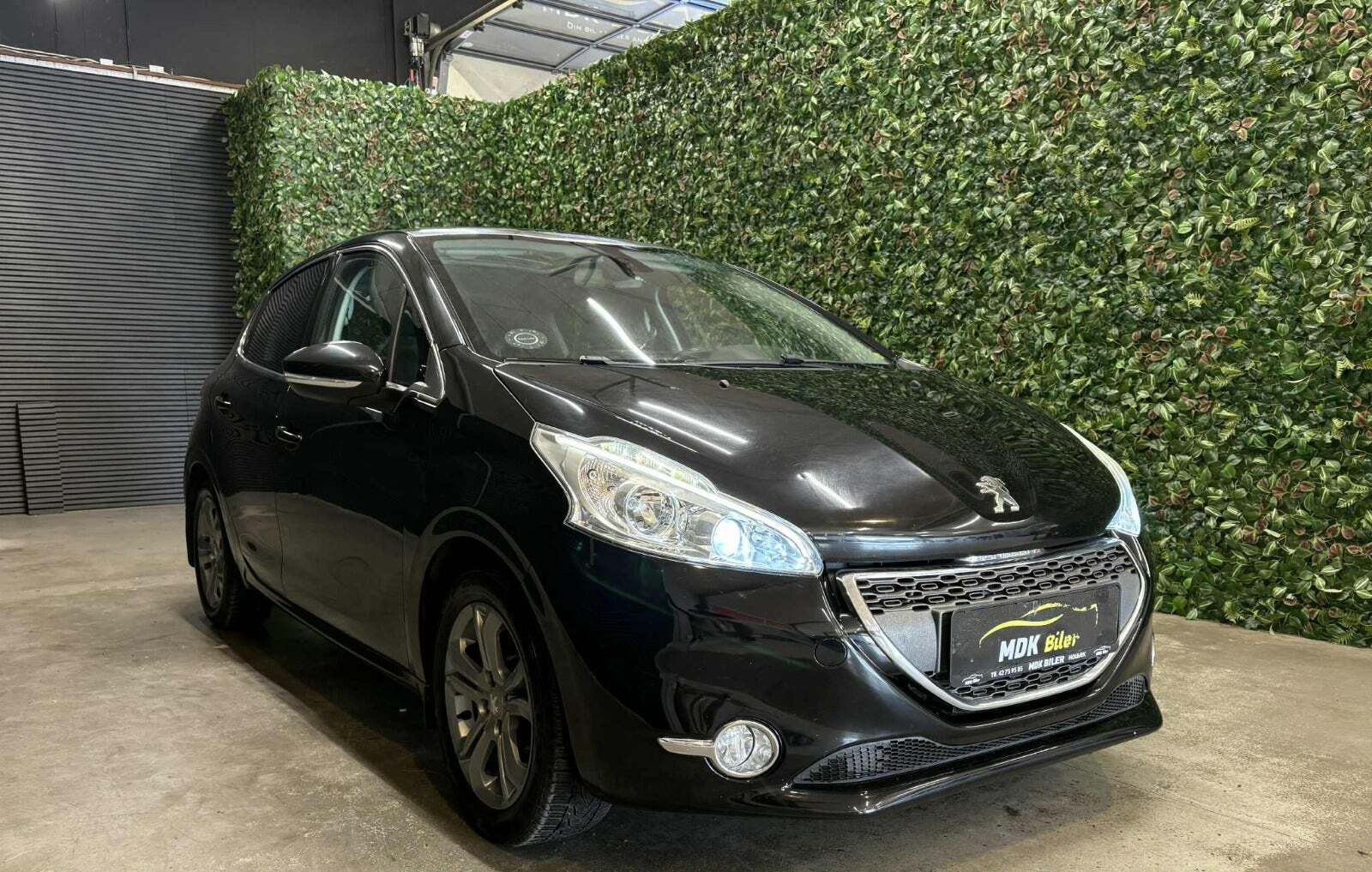 Peugeot 208 1,2 VTi Allure Sky