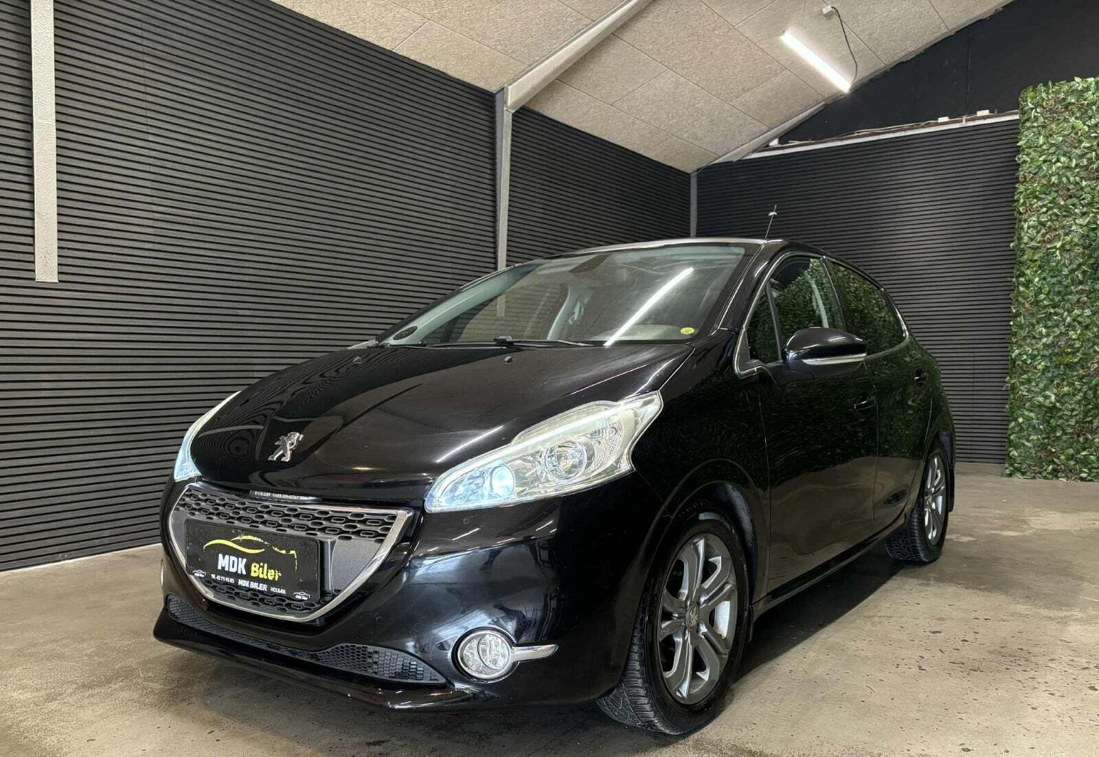 Peugeot 208 1,2 VTi Allure Sky
