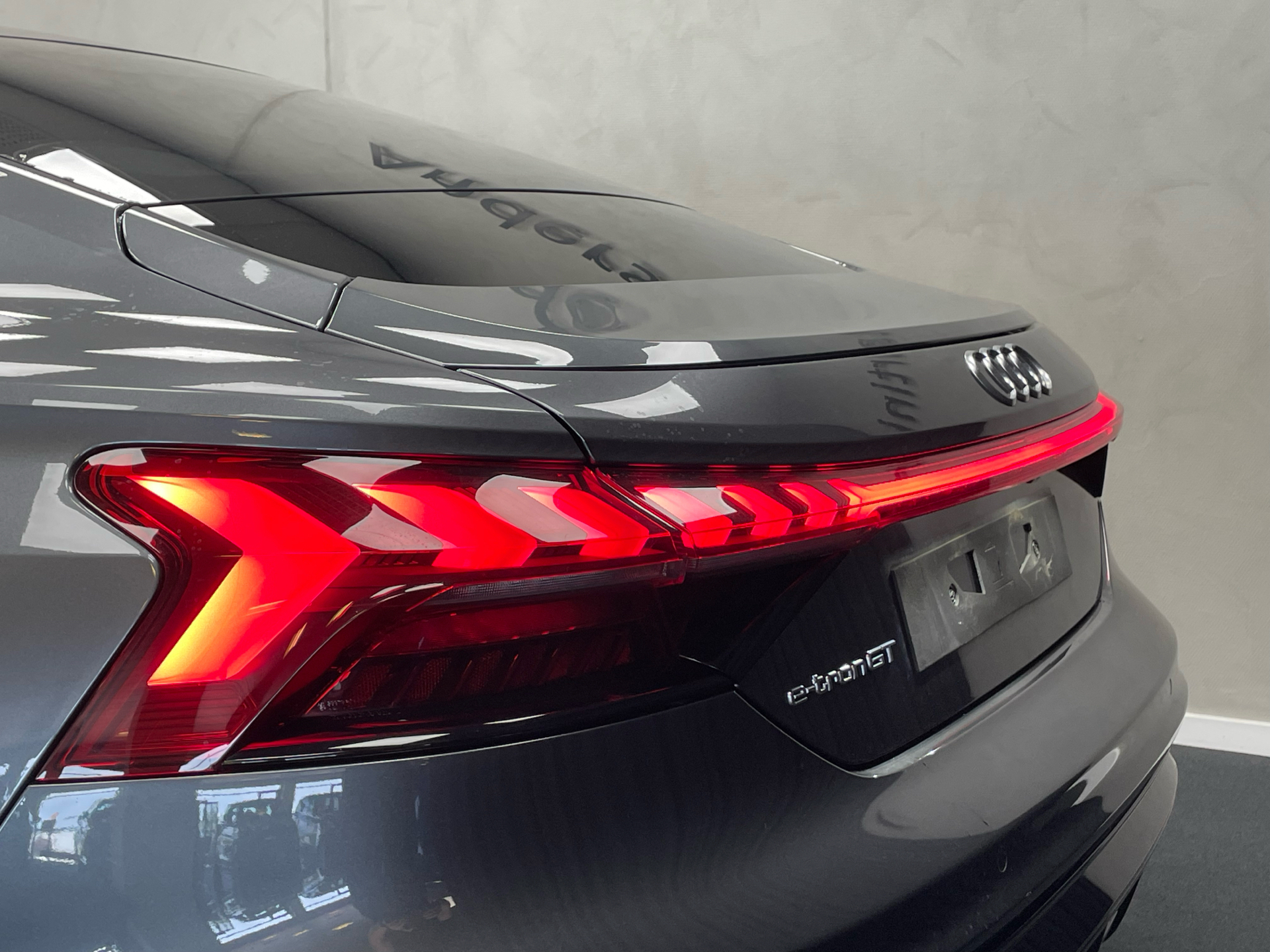 Grå Audi e-tron GT fra 2022