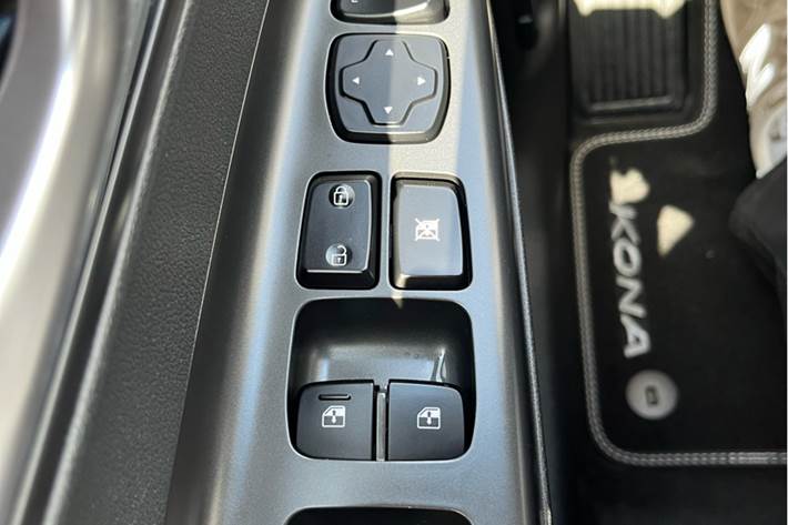 Rød Hyundai Kona fra 2021