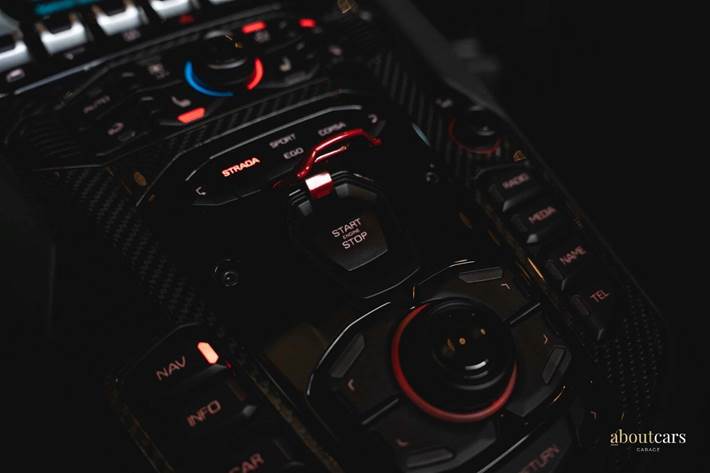 undefined Lamborghini Aventador fra 2021