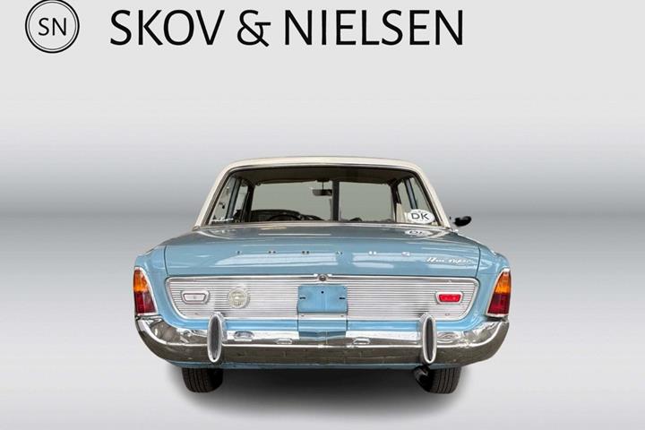 Blå Ford Taunus fra 1968 set udefra