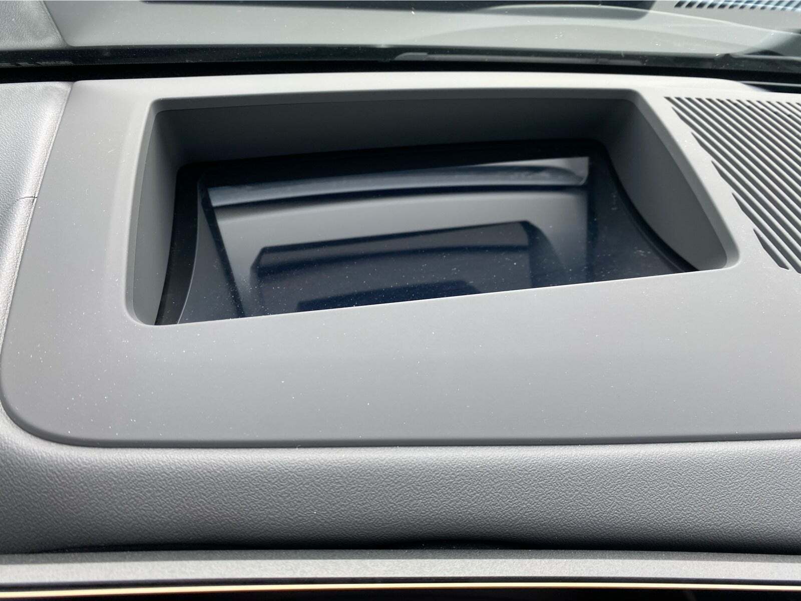 Blå BMW i5 fra 2024