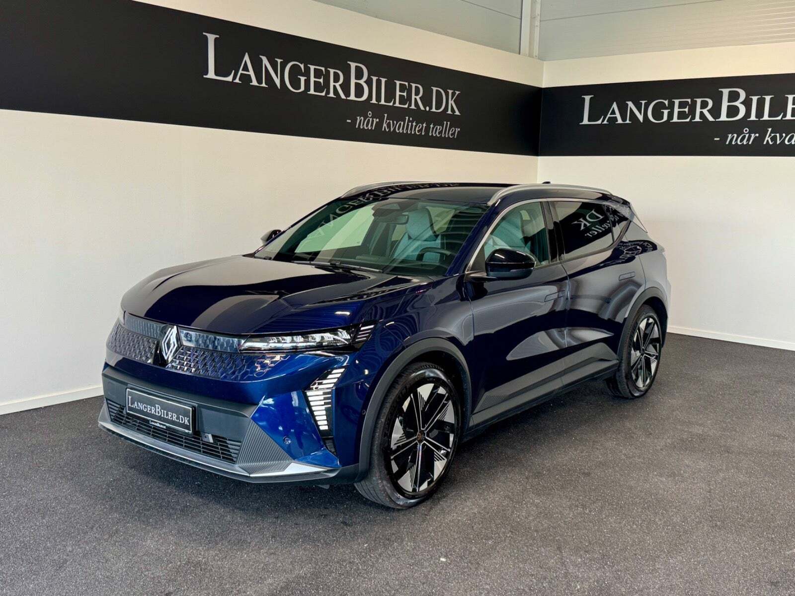 Blå Renault Scenic E-Tech fra 2025