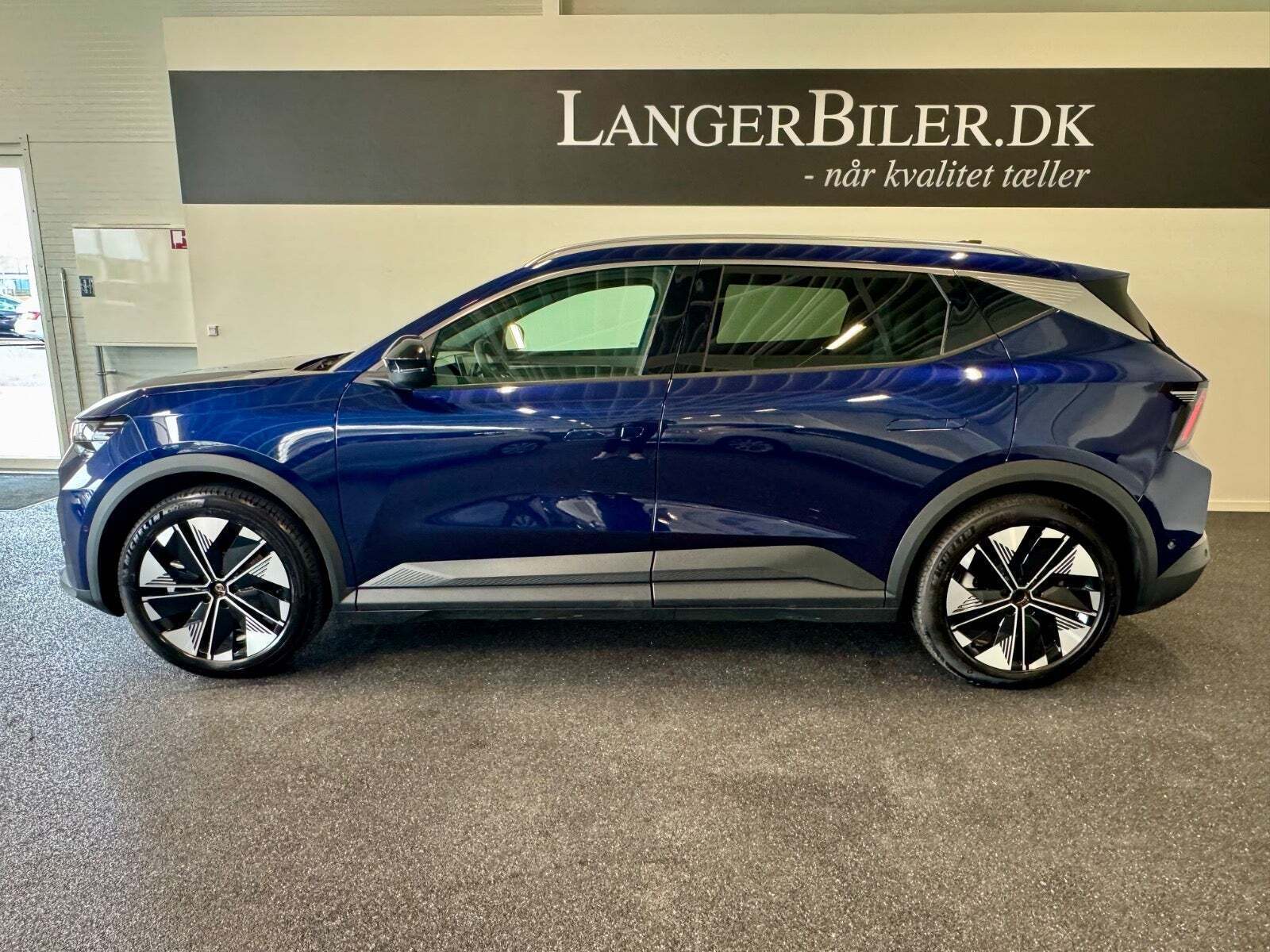 Blå Renault Scenic E-Tech fra 2025