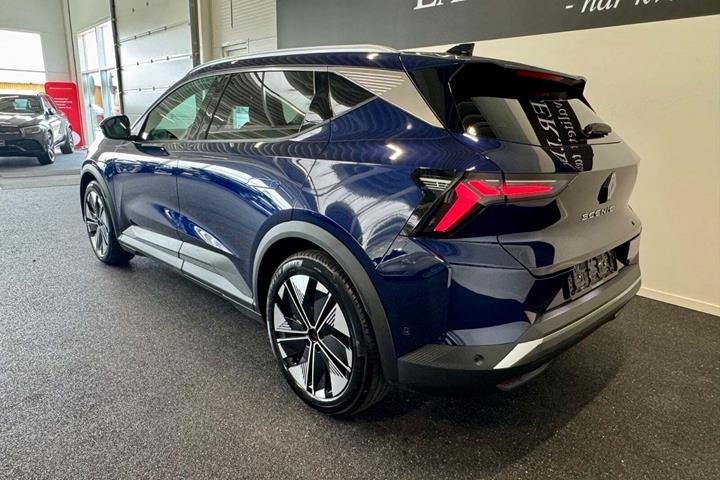 Blå Renault Scenic E-Tech fra 2025