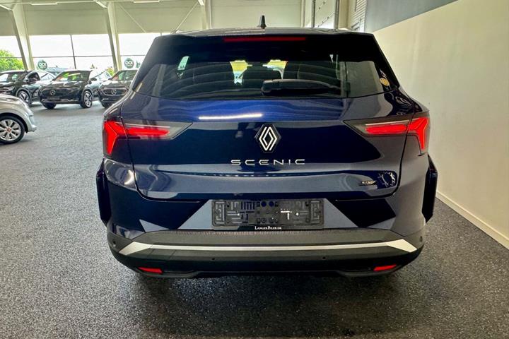 Blå Renault Scenic E-Tech fra 2025