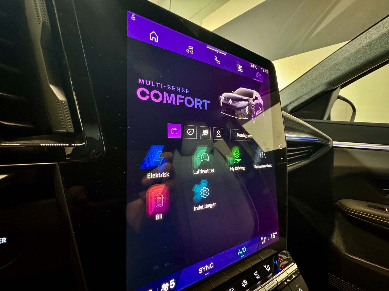 Blå Renault Scenic E-Tech fra 2025 set indefra