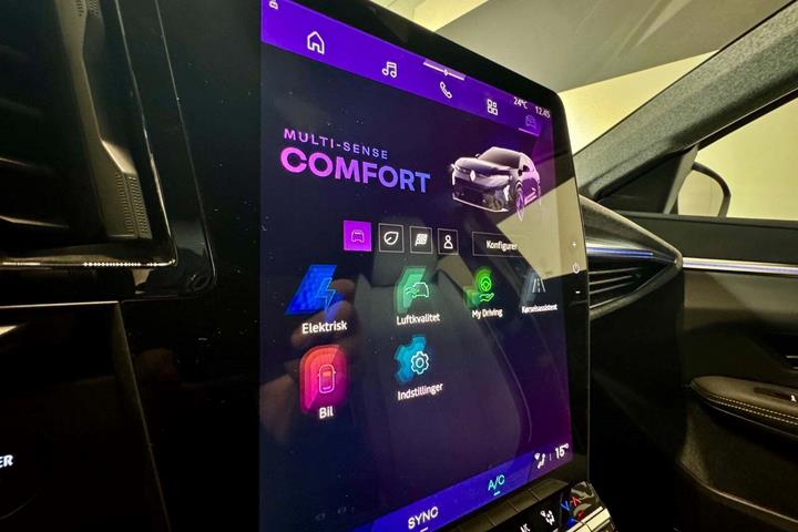 Blå Renault Scenic E-Tech fra 2025 set indefra