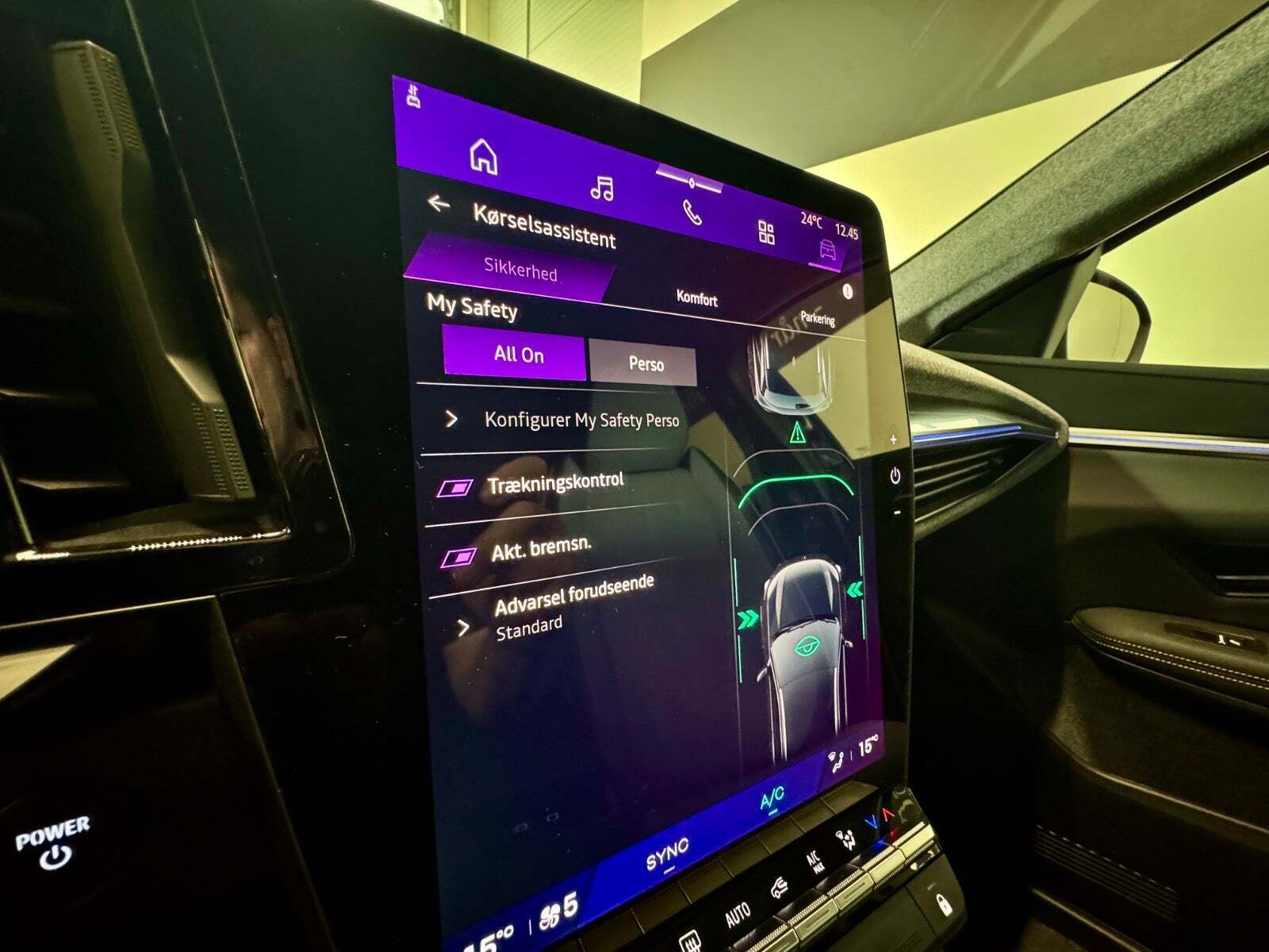 Blå Renault Scenic E-Tech fra 2025 set indefra