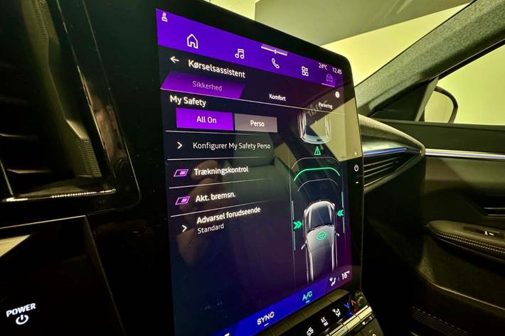 Blå Renault Scenic E-Tech fra 2025 set indefra