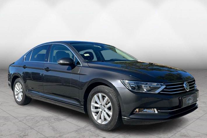 Grå VW Passat fra 2018