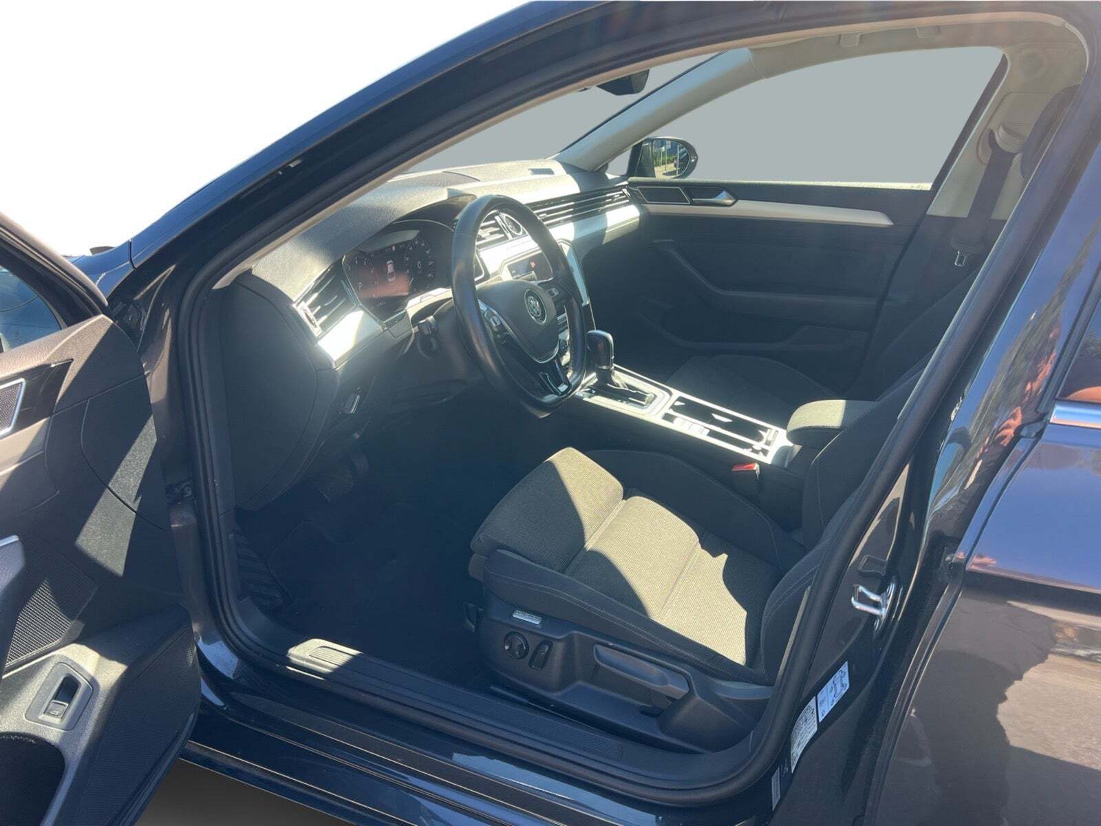 Grå VW Passat fra 2018