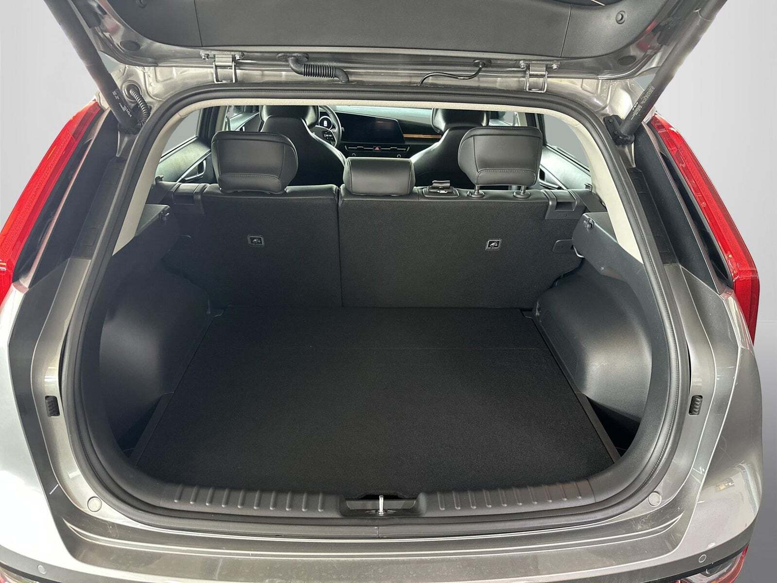 Grå Kia Niro fra 2024