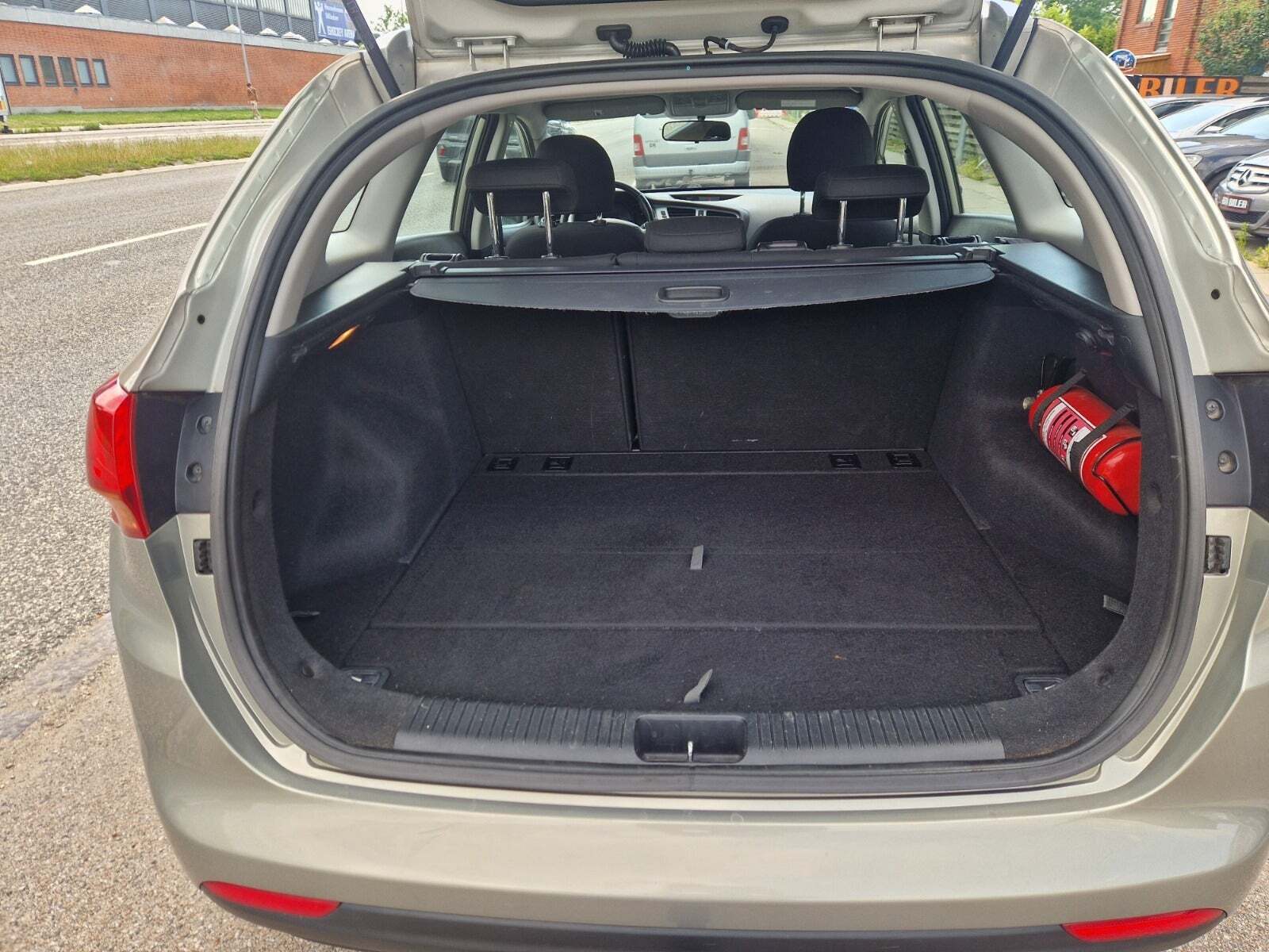 Orange Kia Ceed fra 2014