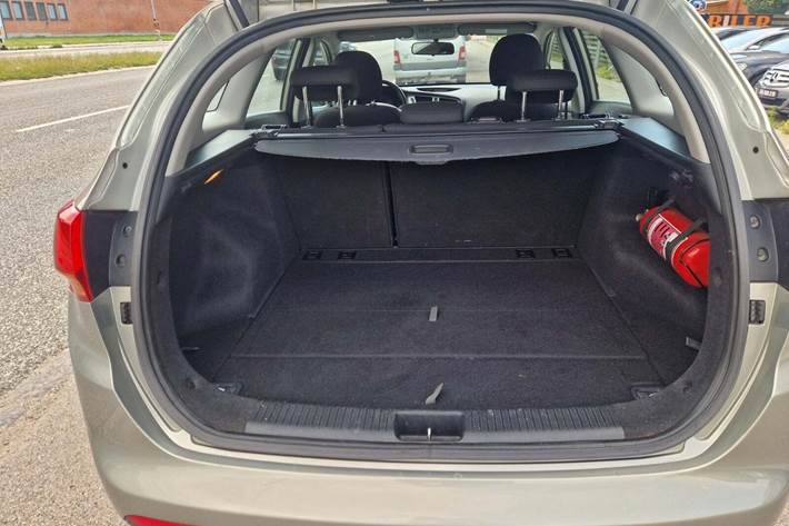 Orange Kia Ceed fra 2014