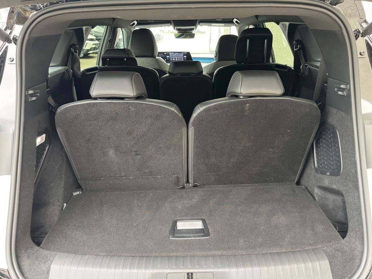 Hvid Peugeot e-5008 fra 2024