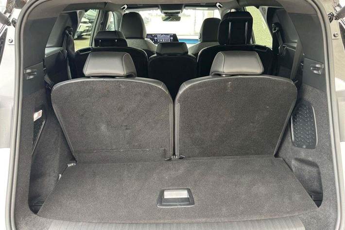 Hvid Peugeot e-5008 fra 2024