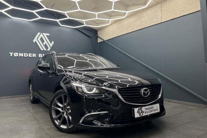 Sort Mazda 6 fra 2016 set udefra