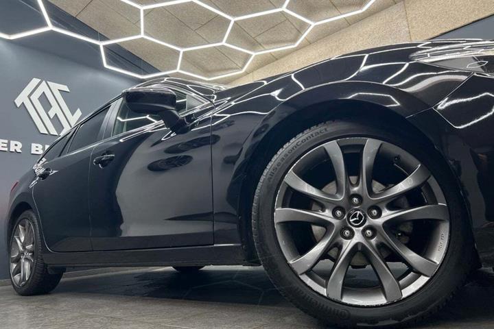 Sort Mazda 6 fra 2016 set udefra