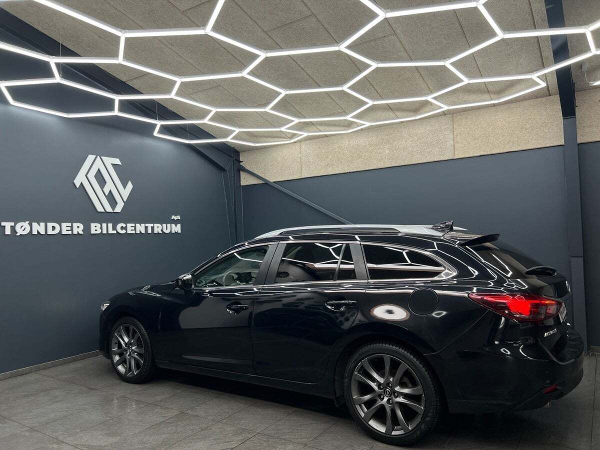 Sort Mazda 6 fra 2016