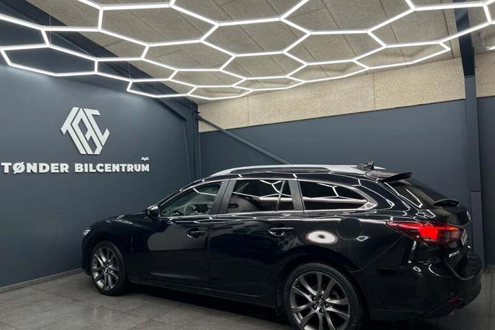 Sort Mazda 6 fra 2016