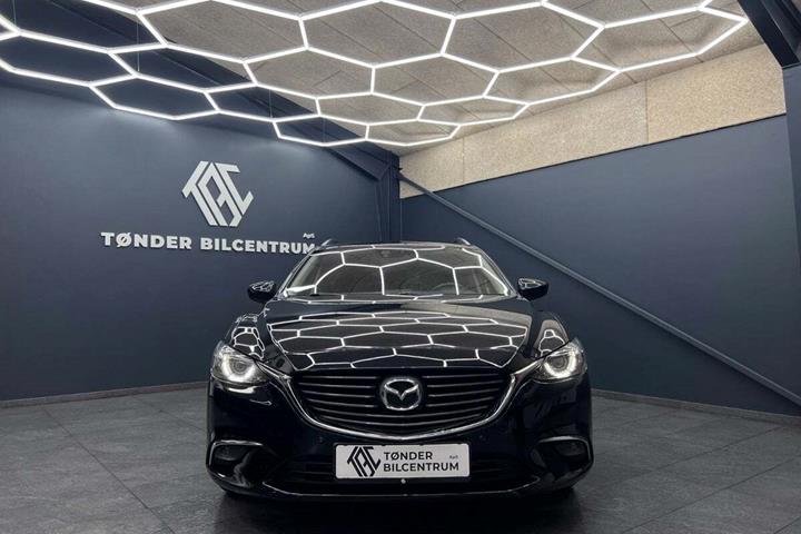 Sort Mazda 6 fra 2016 set udefra