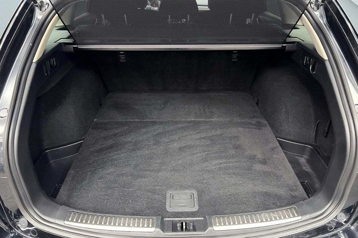 Sort Mazda 6 fra 2016
