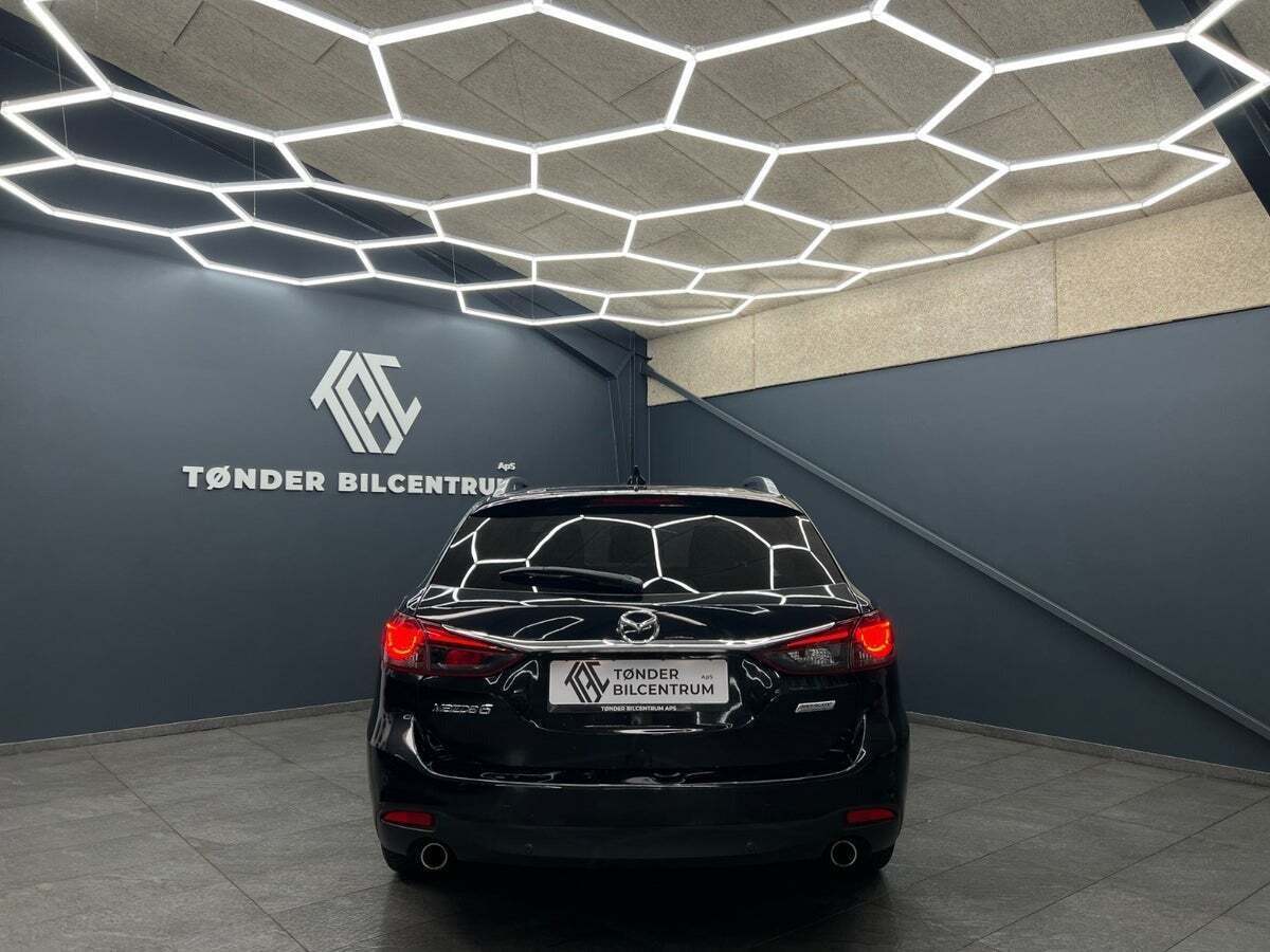 Sort Mazda 6 fra 2016