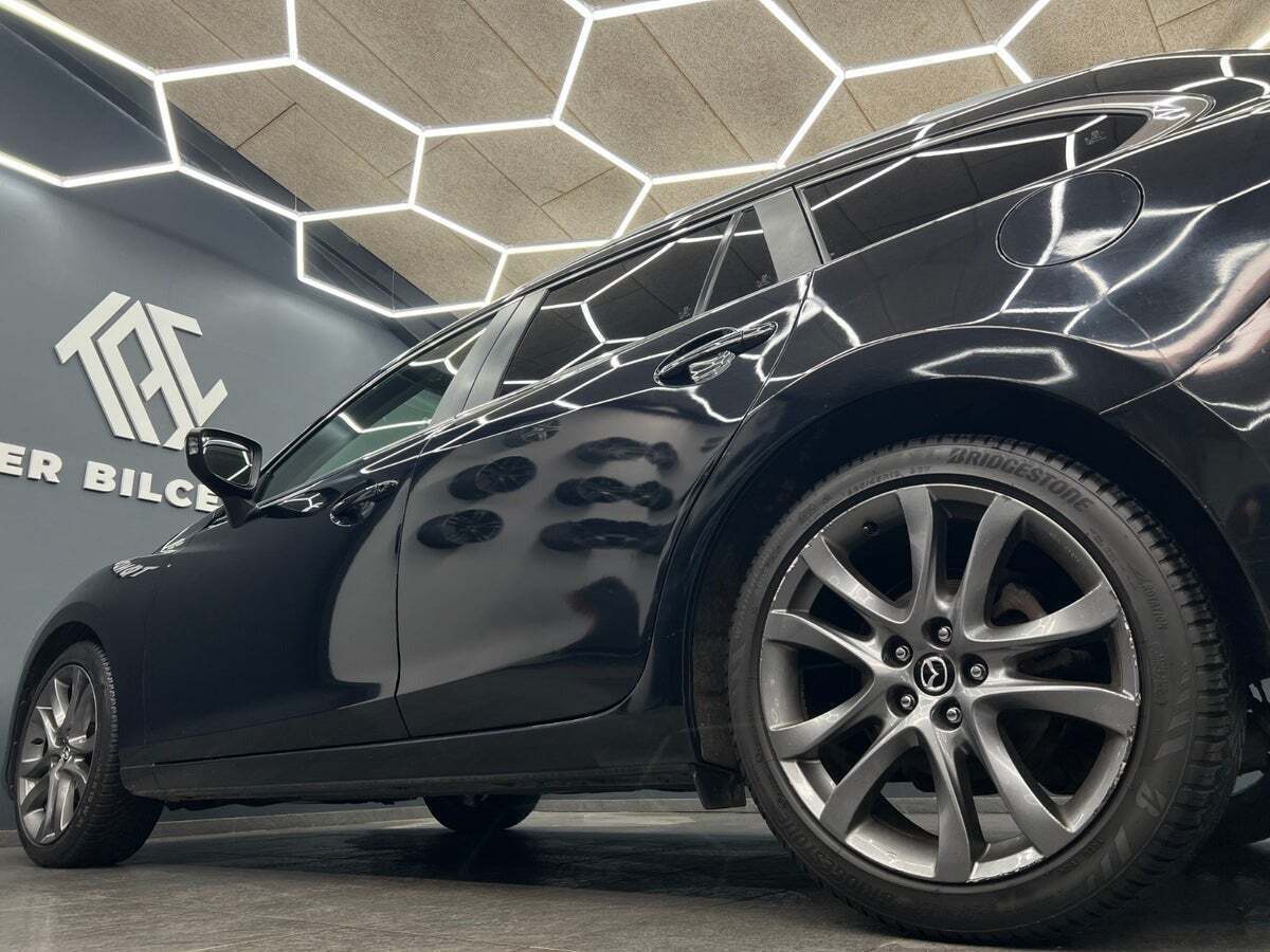 Sort Mazda 6 fra 2016