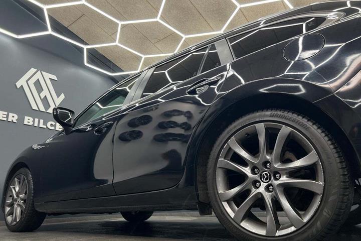 Sort Mazda 6 fra 2016
