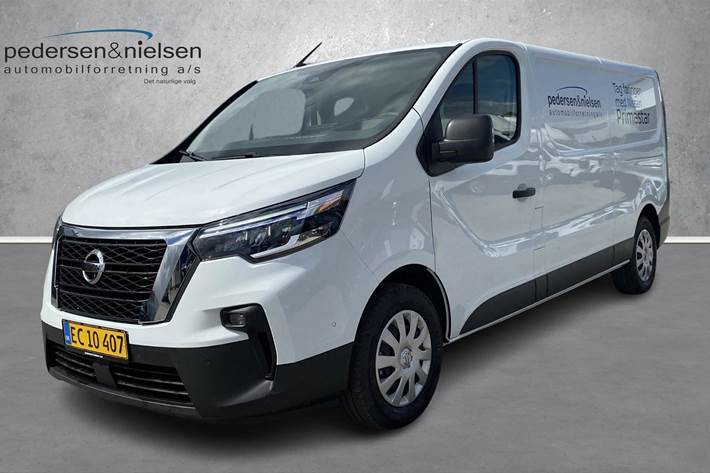 Sort Nissan Primastar fra 2024