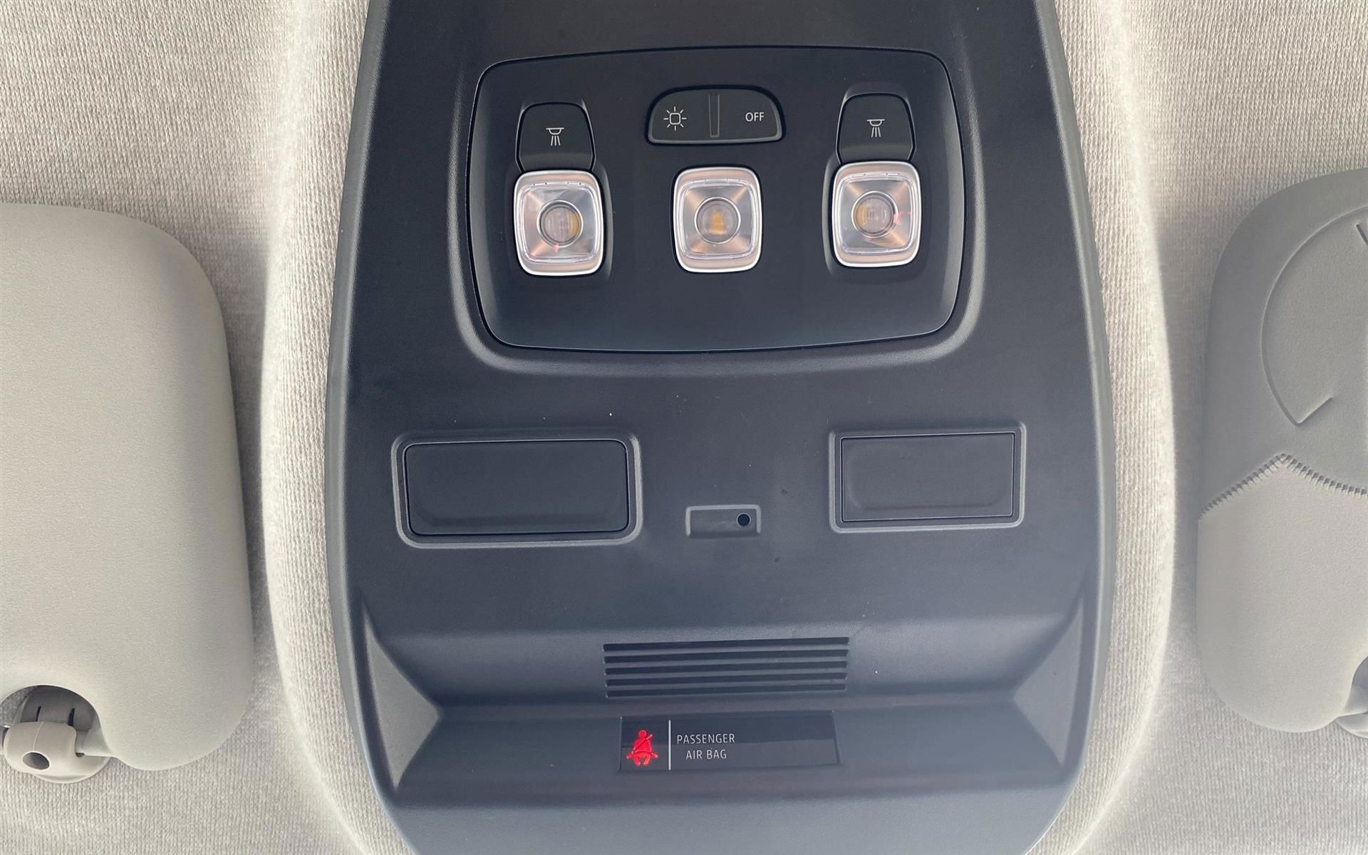 Sort Nissan Primastar fra 2024