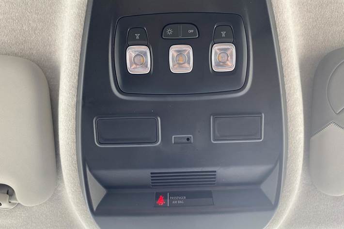 Sort Nissan Primastar fra 2024