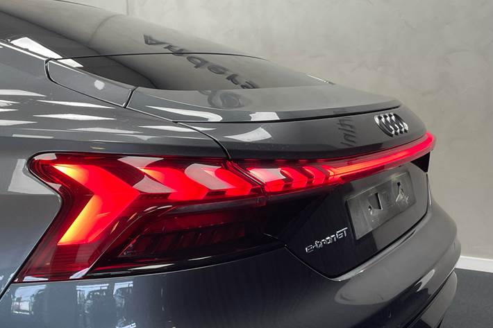 Grå Audi e-tron GT fra 2022