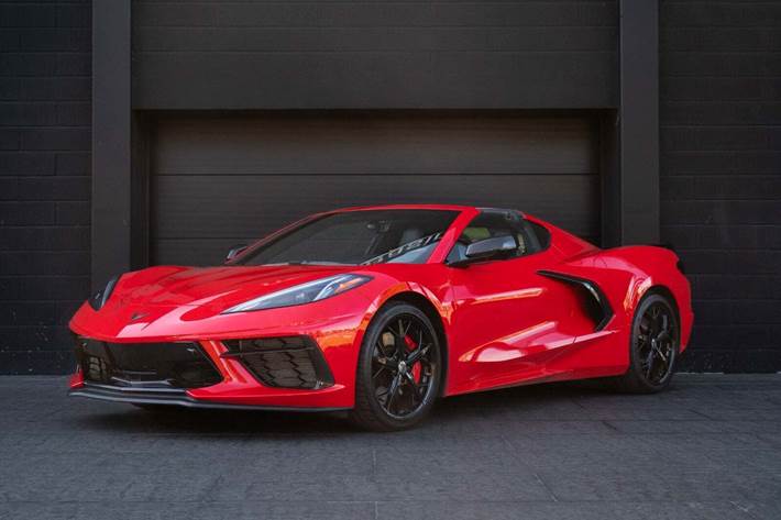 Rød Chevrolet Corvette fra 2020 set udefra