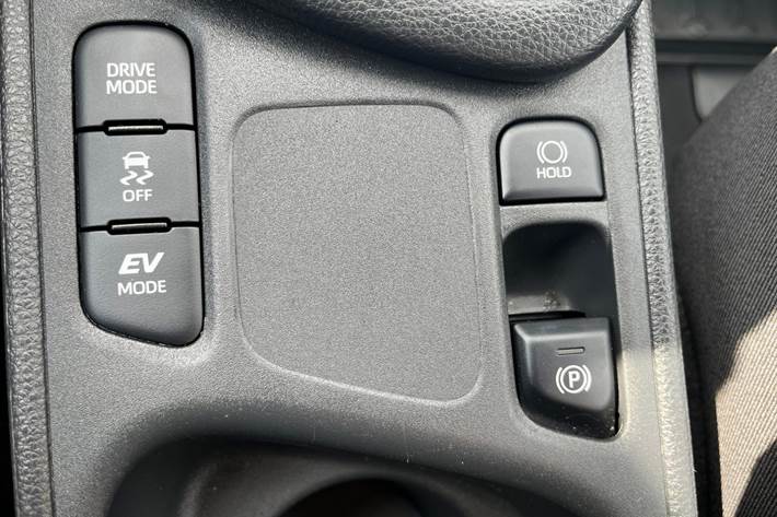 Hvid Toyota Yaris fra 2024