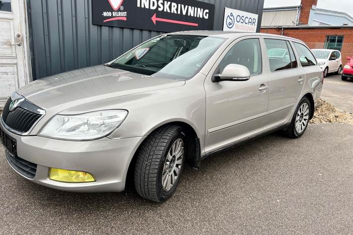 undefined Skoda Octavia fra 2009 set udefra