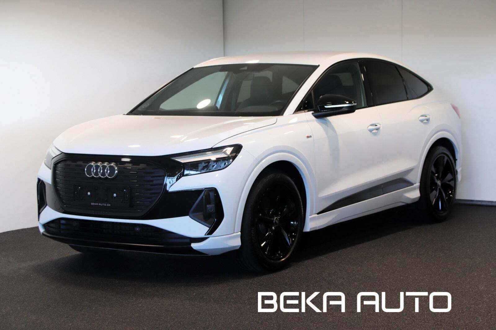 Hvid Audi Q4 e-tron fra 2022 set udefra
